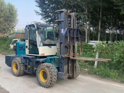 Early product of our company, articulated 3.5 ton off-road forklift